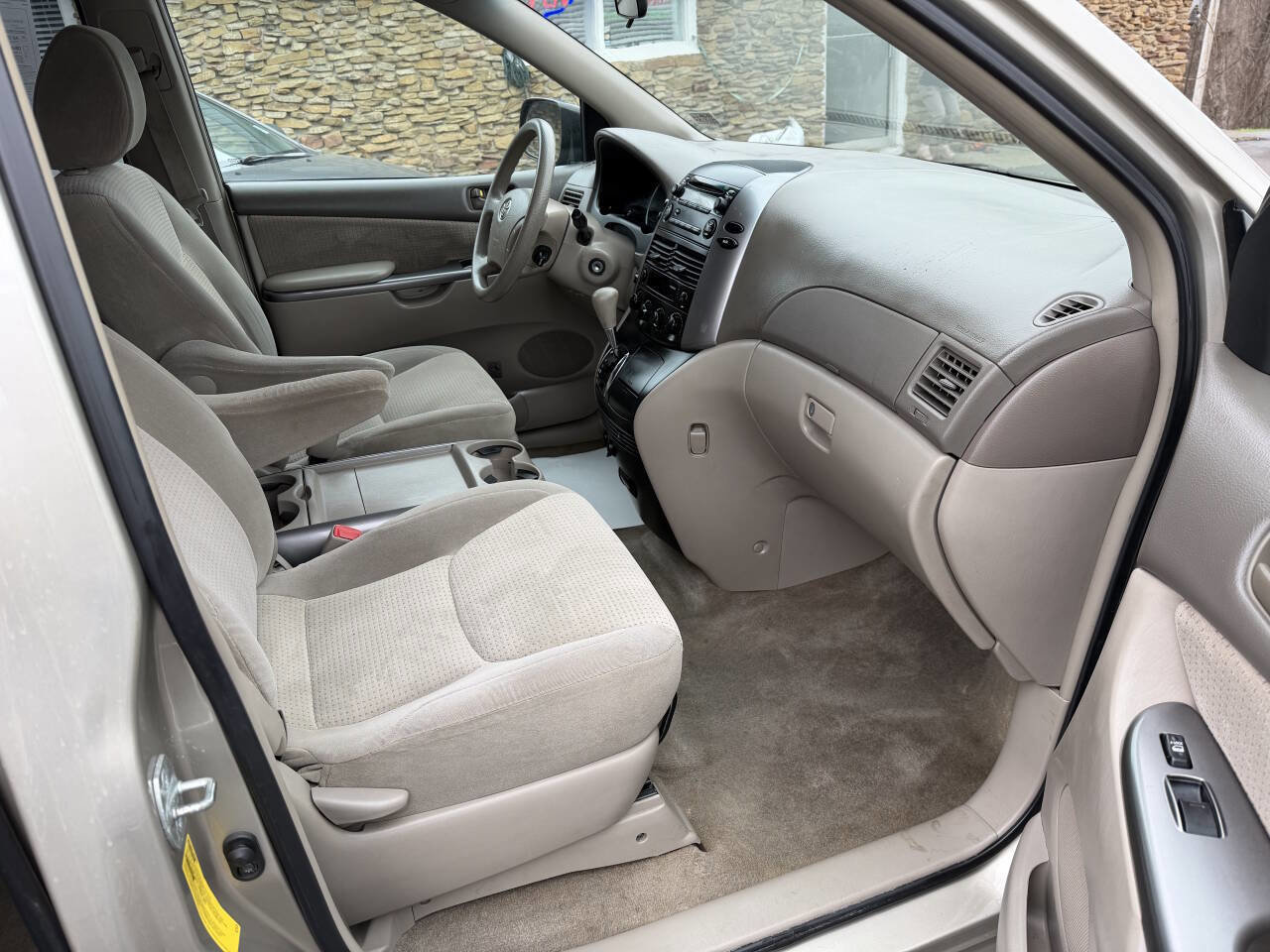 Used 2009 Toyota Sienna LE image 6