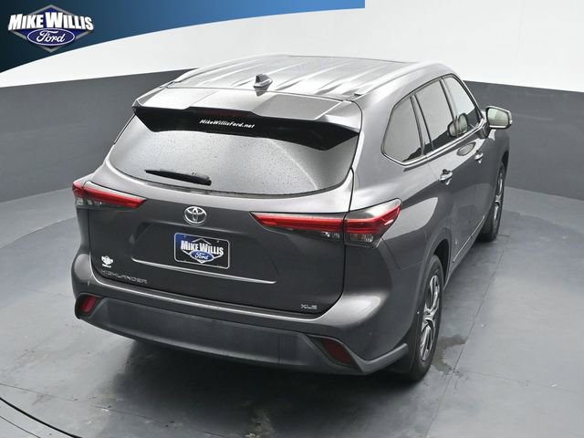 Used 2022 Toyota Highlander XLE FWD image 15