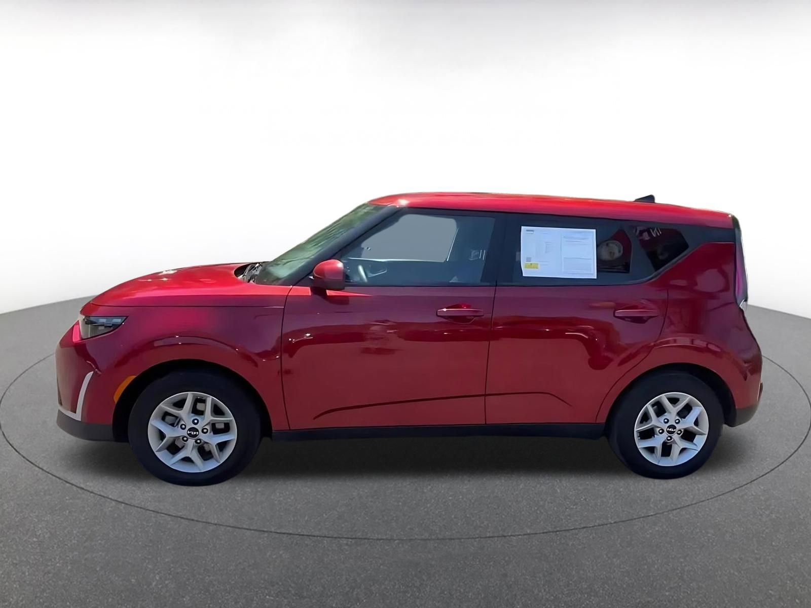 Used 2025 Kia Soul LX w/ LX Technology Package FWD image 9