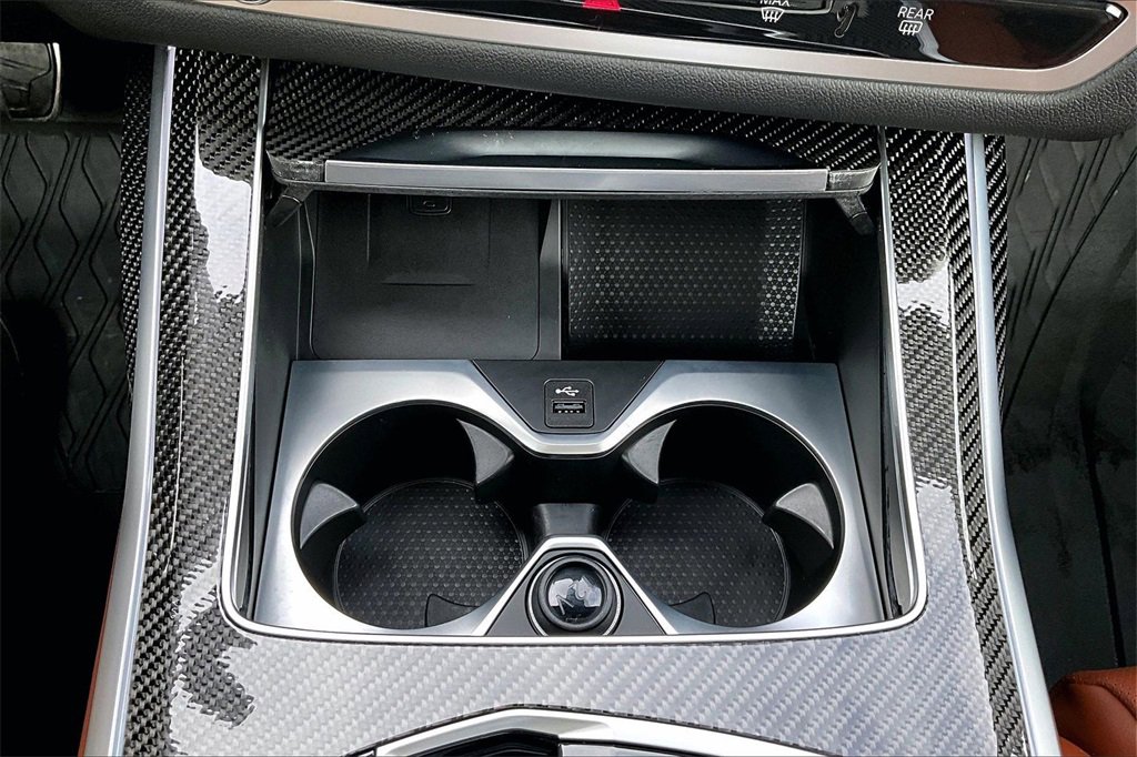 Used 2025 BMW X7 M60i w/ Climate Comfort Package image 33