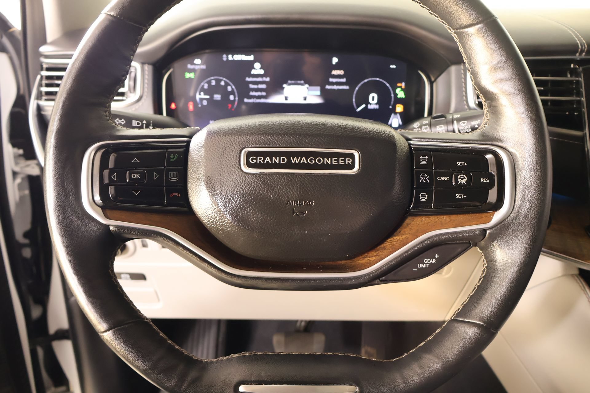 Used 2023 Jeep Grand Wagoneer 4WD w/ Convenience Group III image 3