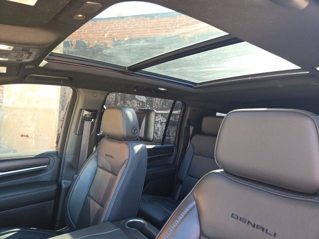 Certified 2021 GMC Yukon XL Denali w/ Denali Premium Package image 10