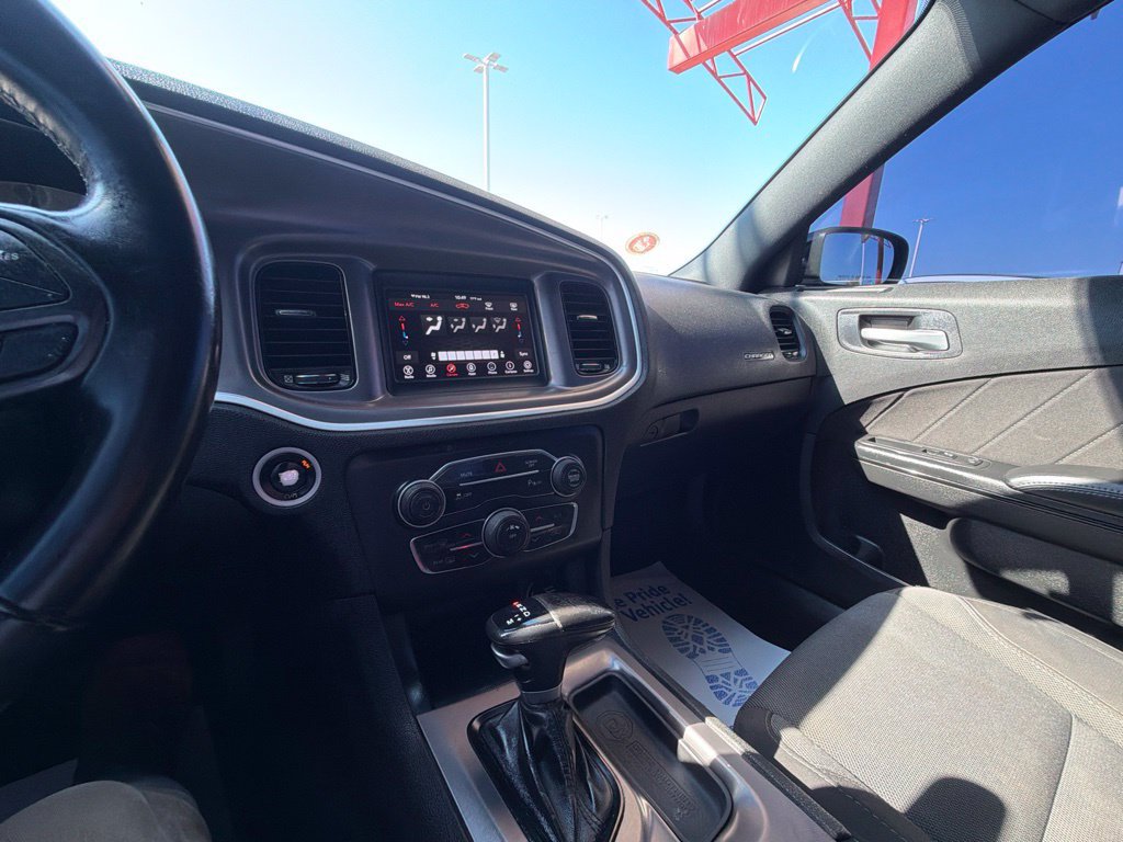 Used 2020 Dodge Charger SXT w/ Blacktop Package RWD image 29