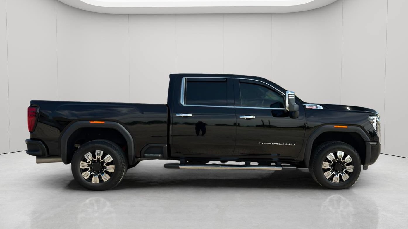 Used 2025 GMC Sierra 2500 Denali w/ Snow Plow Prep/Camper Package AWD/4WD image 3