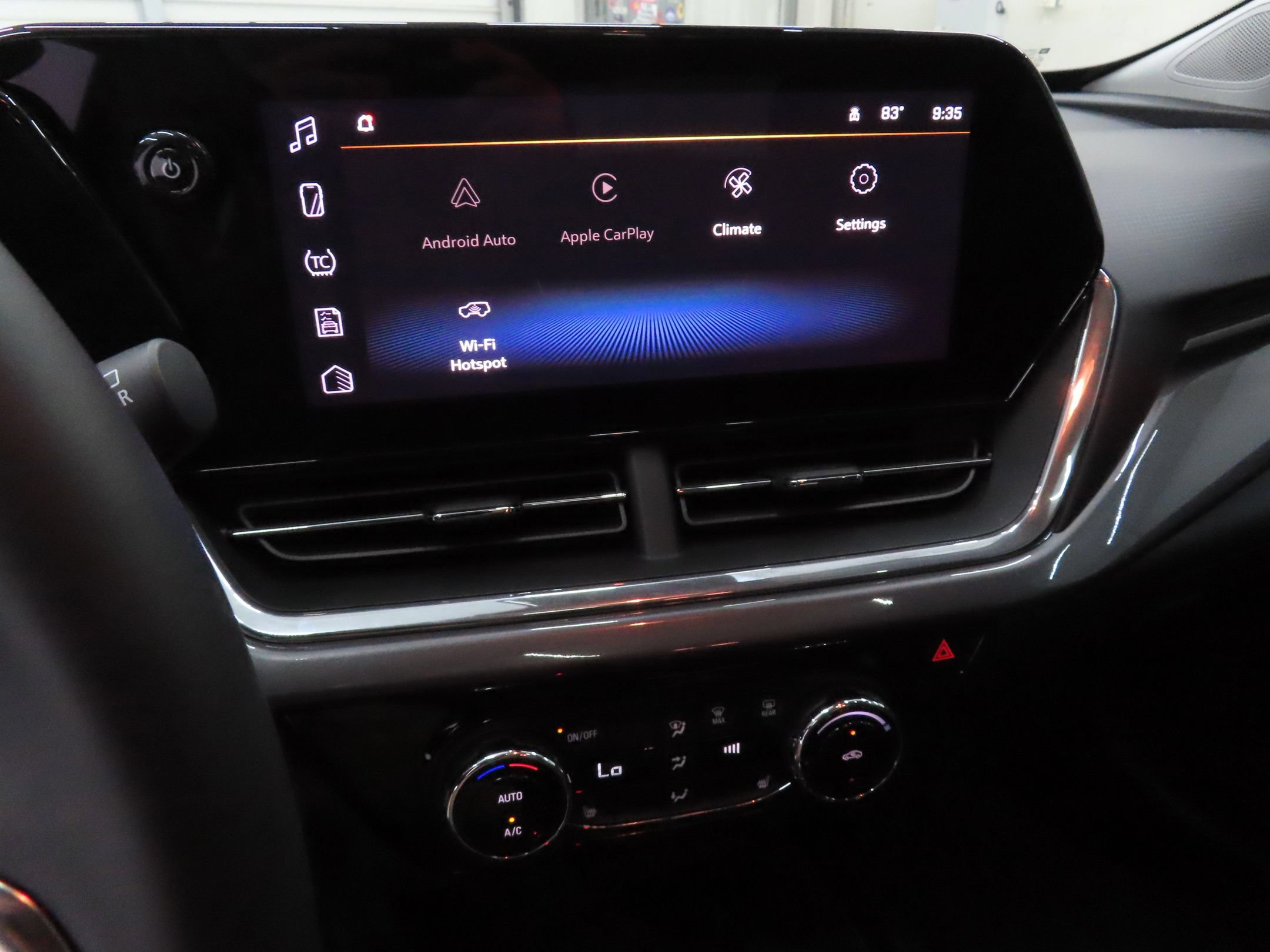 Used 2025 Chevrolet Trax ACTIV w/ Sunroof Package FWD image 17