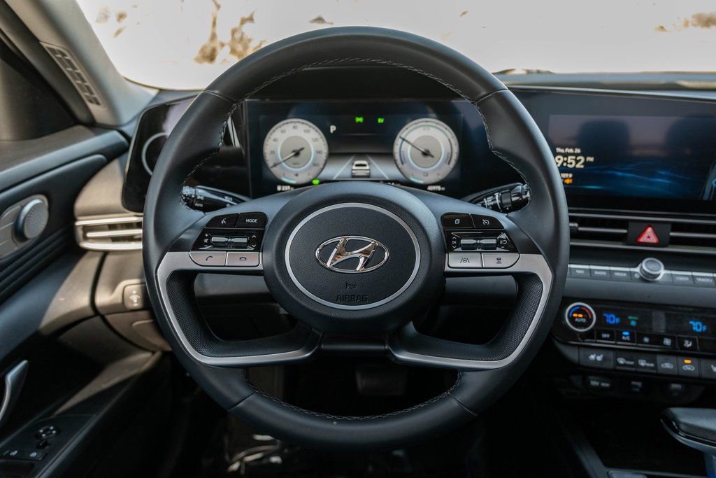 Used 2023 Hyundai Elantra Limited image 22