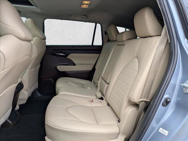 Used 2022 Toyota Highlander XLE FWD image 20