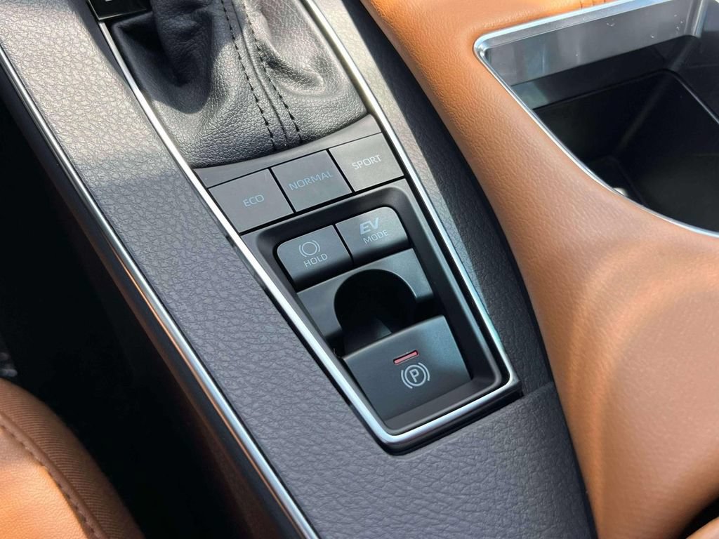 Used 2022 Toyota Avalon Limited w/ Advanced Safety Package FWD image 32