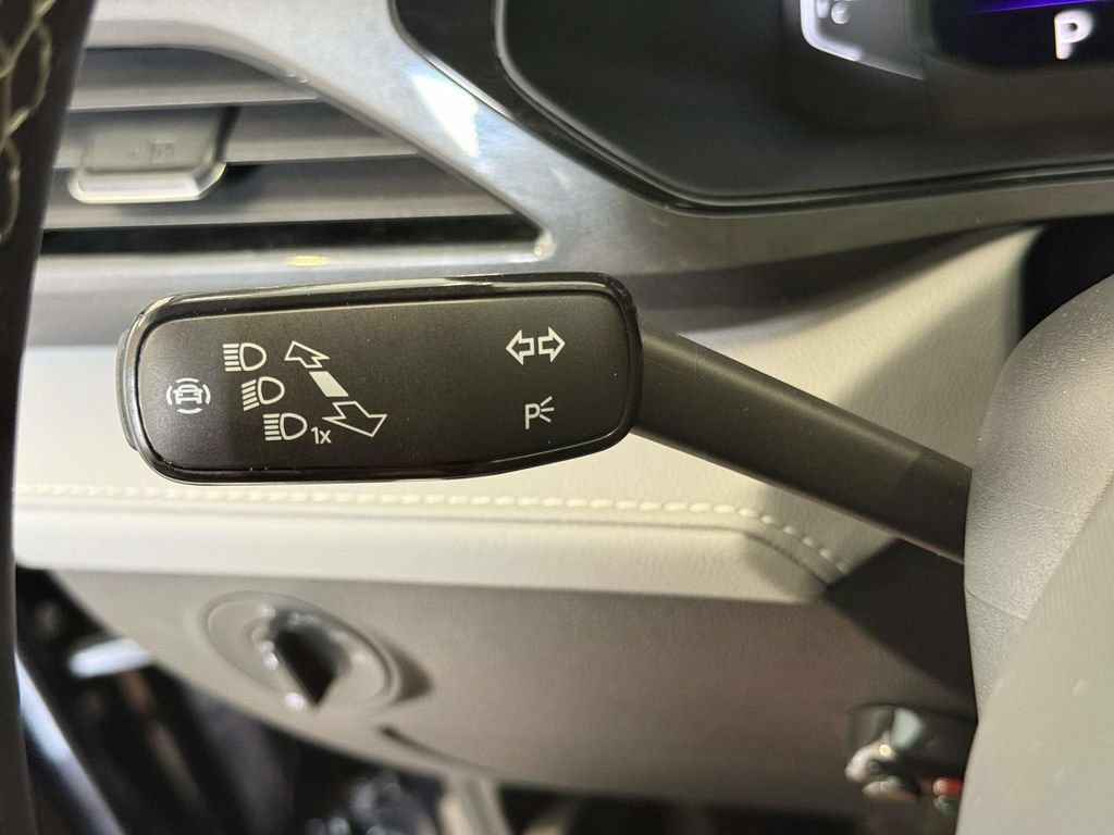 Used 2023 Volkswagen Taos SEL AWD/4WD image 28