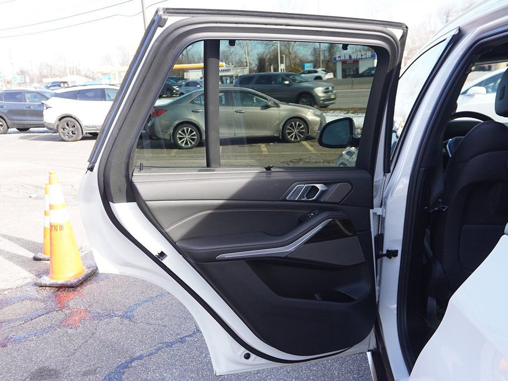 Used 2023 BMW X5 xDrive40i w/ Executive Package image 35