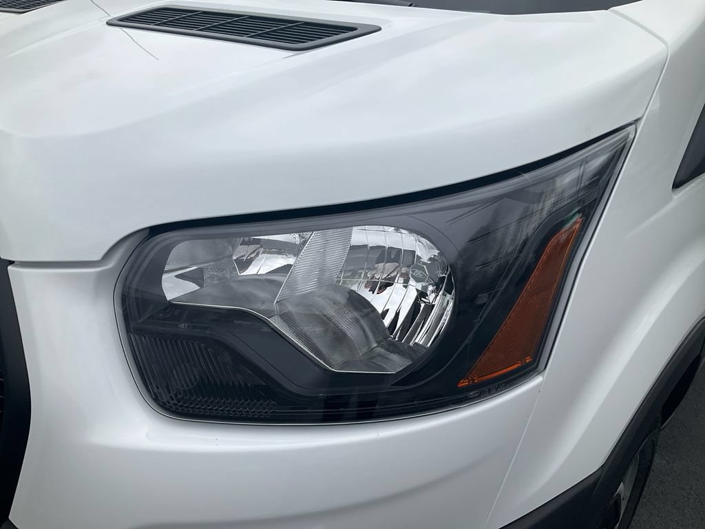 New 2026 Ford Transit 250 148 Medium Roof RWD image 9