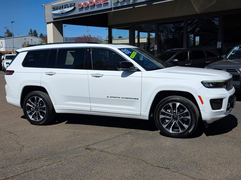 Used 2021 Jeep Grand Cherokee L Overland w/ Advanced Protech Group III image 3