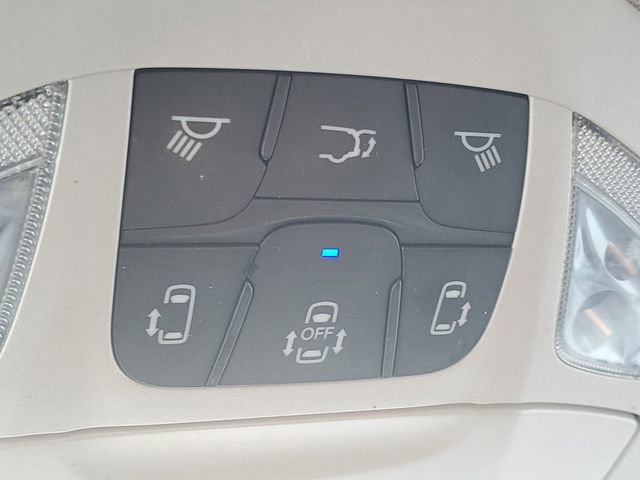 Used 2018 Chrysler Pacifica Limited image 34