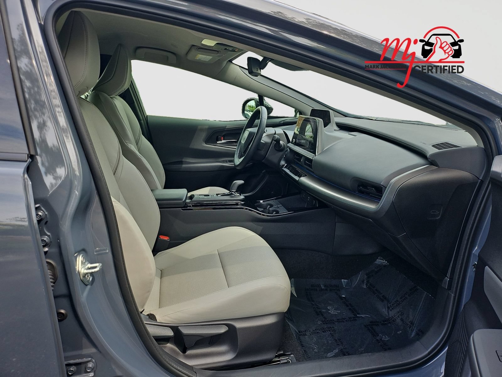 Used 2024 Toyota Prius XLE FWD image 17
