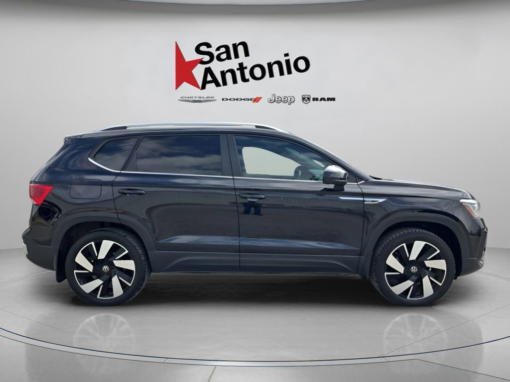 Used 2024 Volkswagen Taos SEL image 9