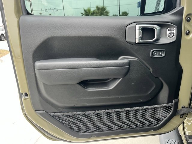 Used 2025 Jeep Gladiator Sport image 8