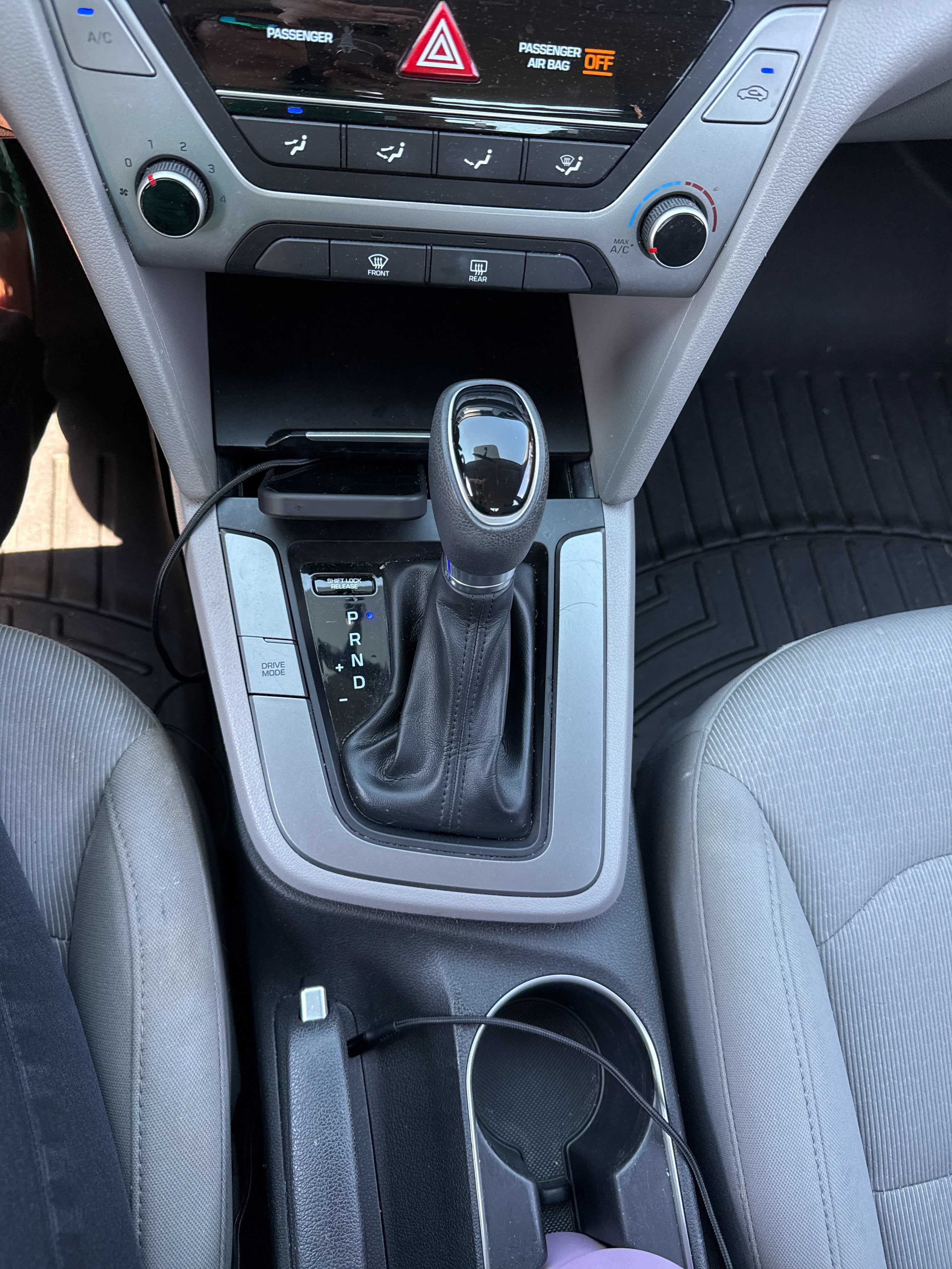 Used 2018 Hyundai Elantra SEL w/ Cargo Package FWD image 3