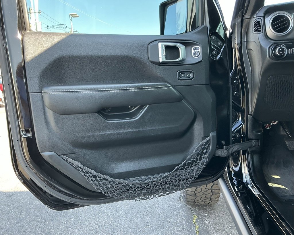 Used 2022 Jeep Gladiator Rubicon w/ Cold Weather Group image 38