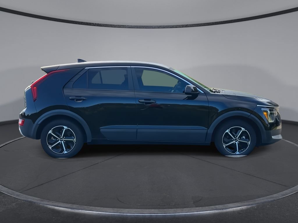 Used 2024 Kia Niro LX FWD image 9