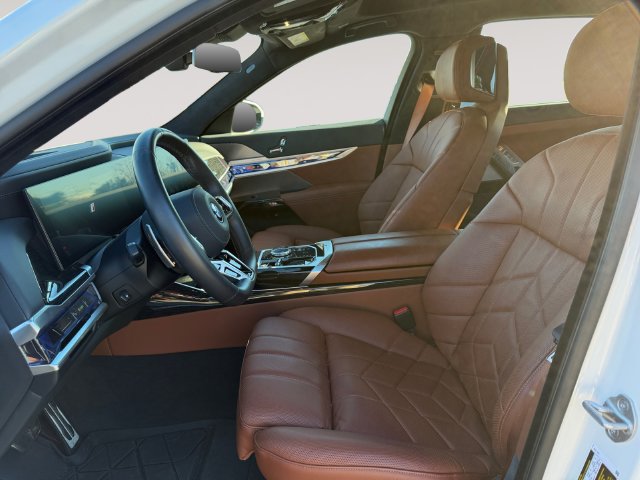 Used 2026 BMW 750e xDrive AWD/4WD image 9