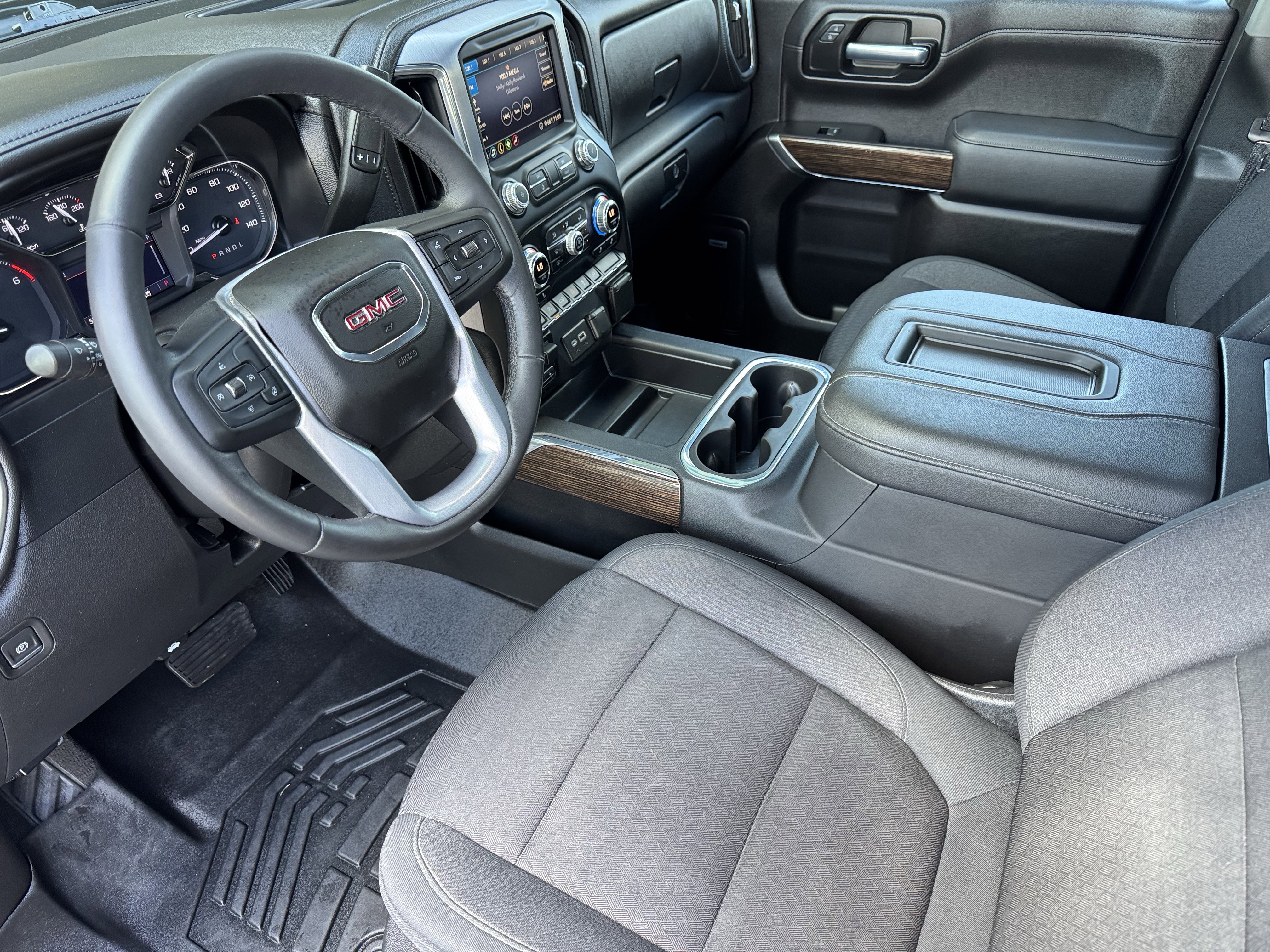 Used 2020 GMC Sierra 1500 Elevation w/ Elevation Value Package AWD/4WD image 9