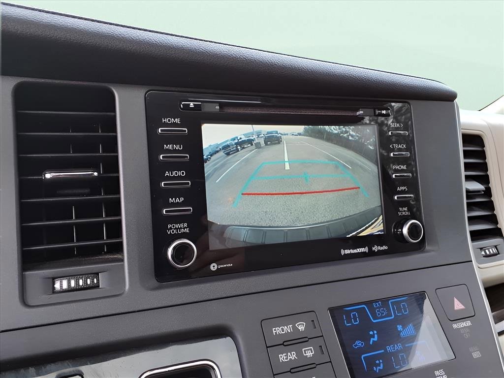 Used 2019 Toyota Sienna XLE image 19