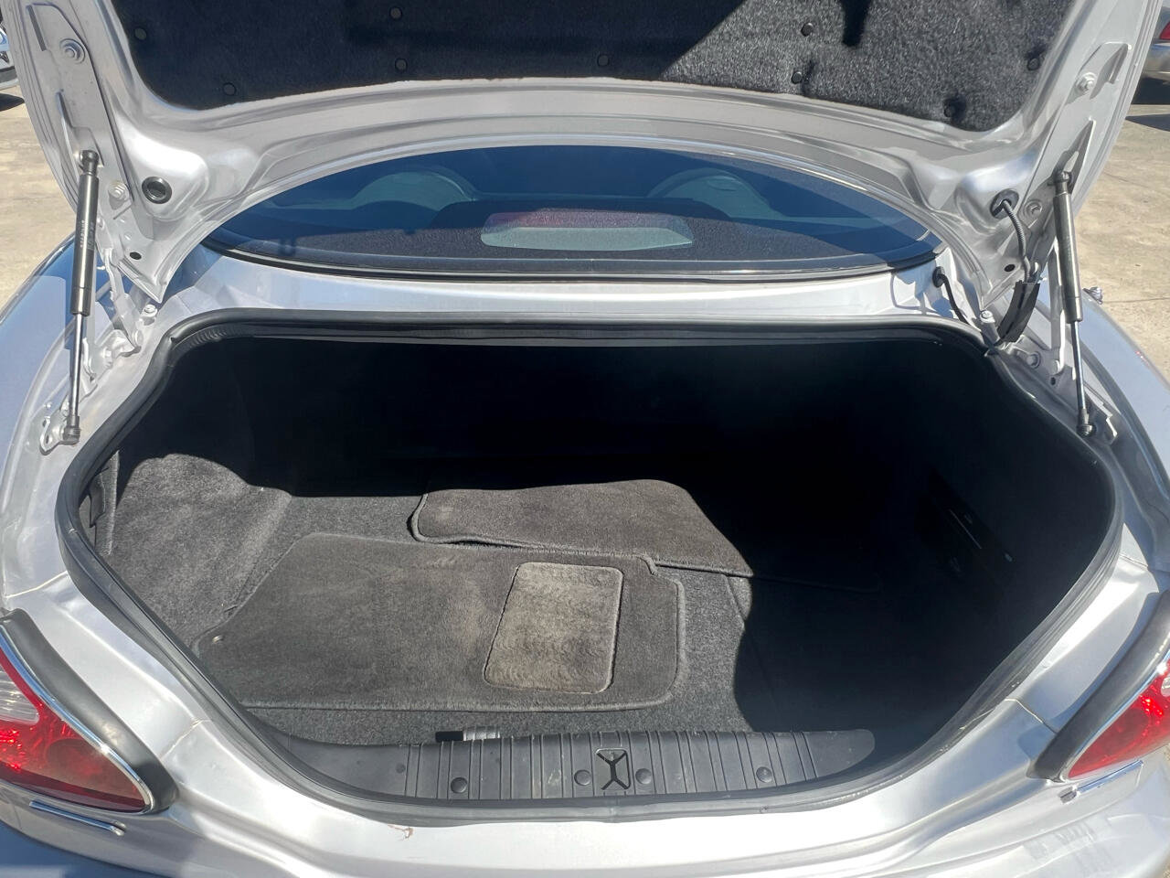 Used 2006 Jaguar XK8 Coupe image 33