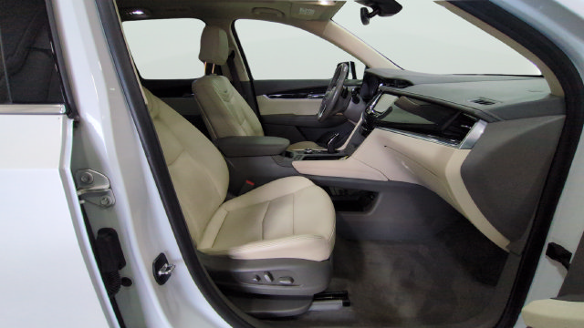 Used 2021 Cadillac XT6 Premium Luxury w/ LPO, Floor Liner Package AWD/4WD image 13