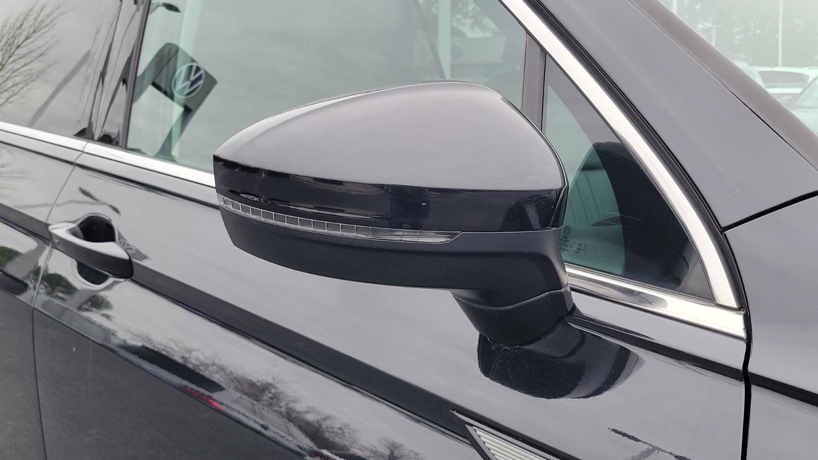 Certified 2023 Volkswagen Tiguan SE image 10