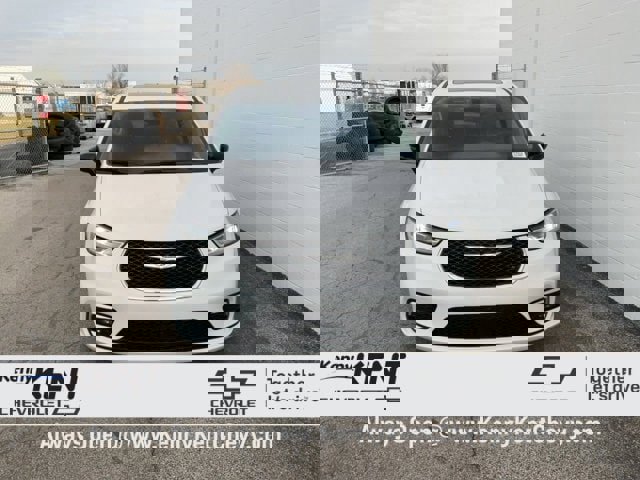 Used 2024 Chrysler Pacifica Limited image 5