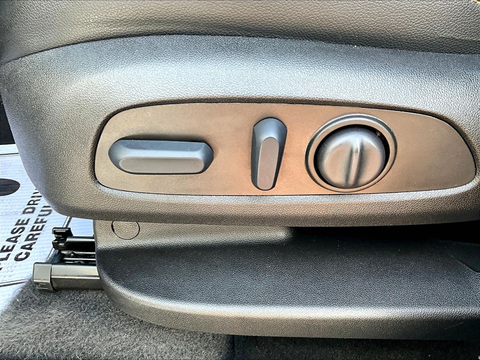 Used 2023 Chevrolet Equinox Premier FWD image 36