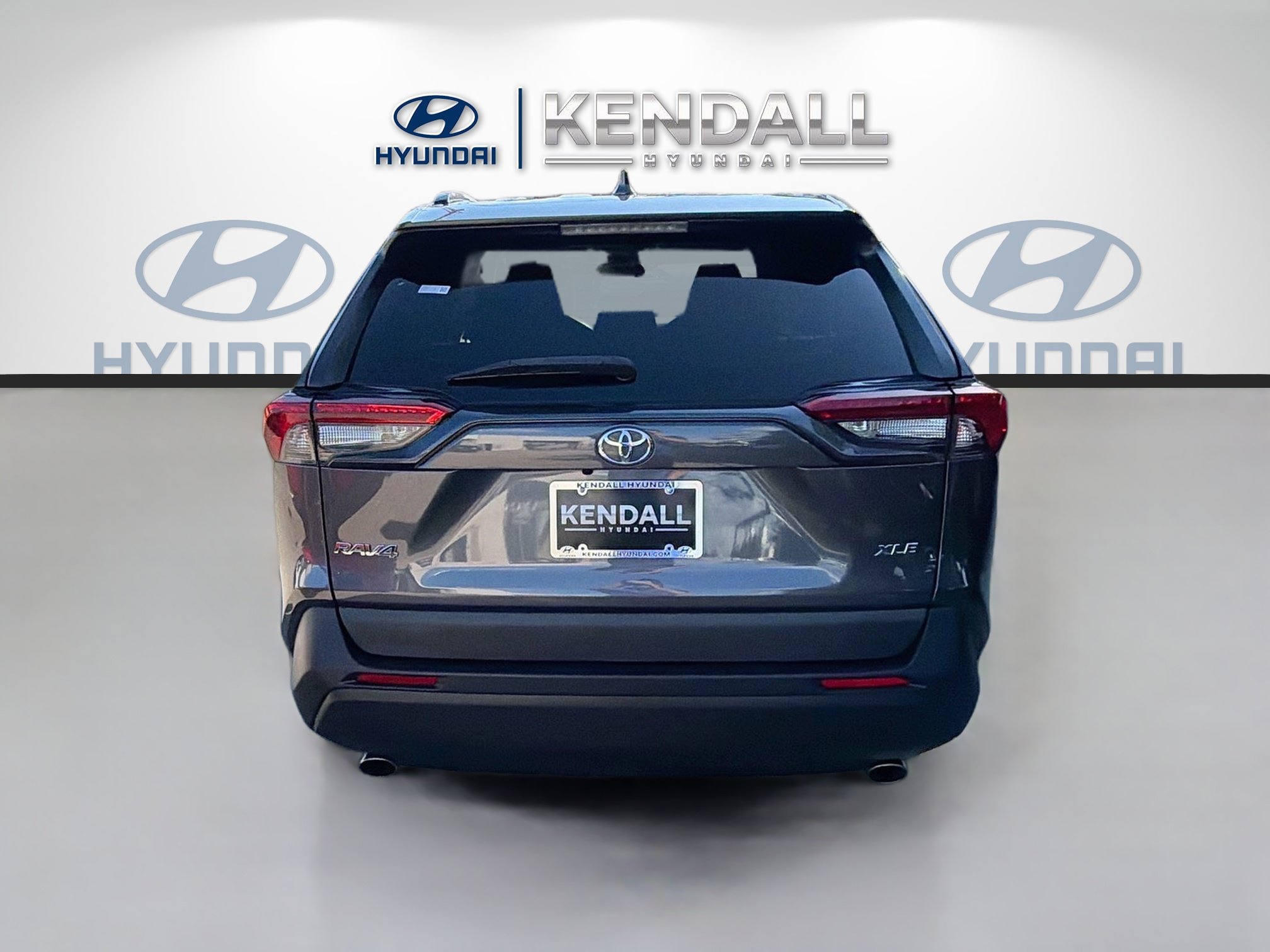 Used 2022 Toyota RAV4 XLE w/ Convenience Package FWD image 4