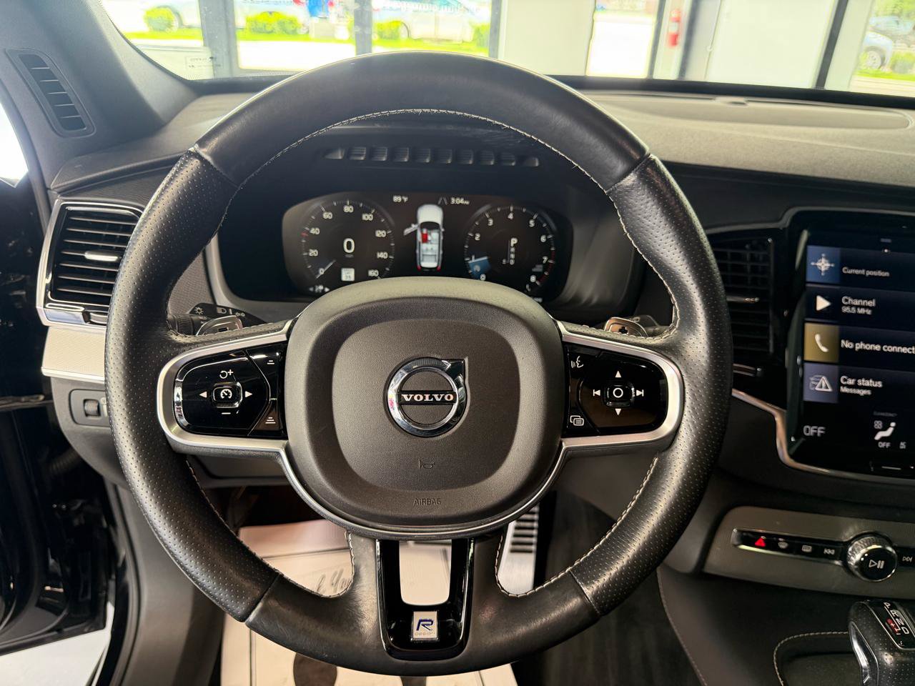 Used 2017 Volvo XC90 T5 R-Design w/ Vision Package FWD image 11
