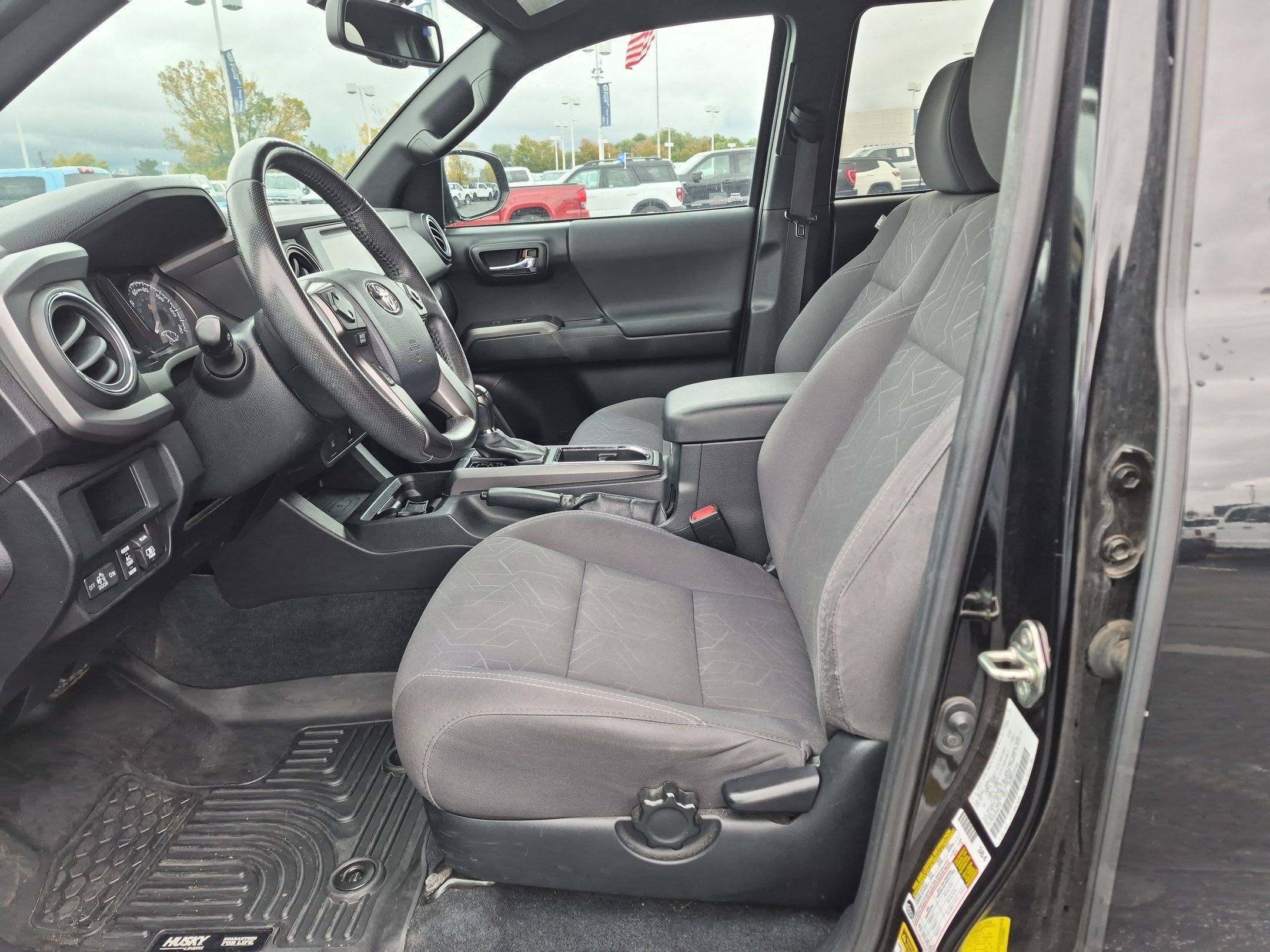 Used 2017 Toyota Tacoma TRD Sport w/ Tow Package (A/T) AWD/4WD image 17