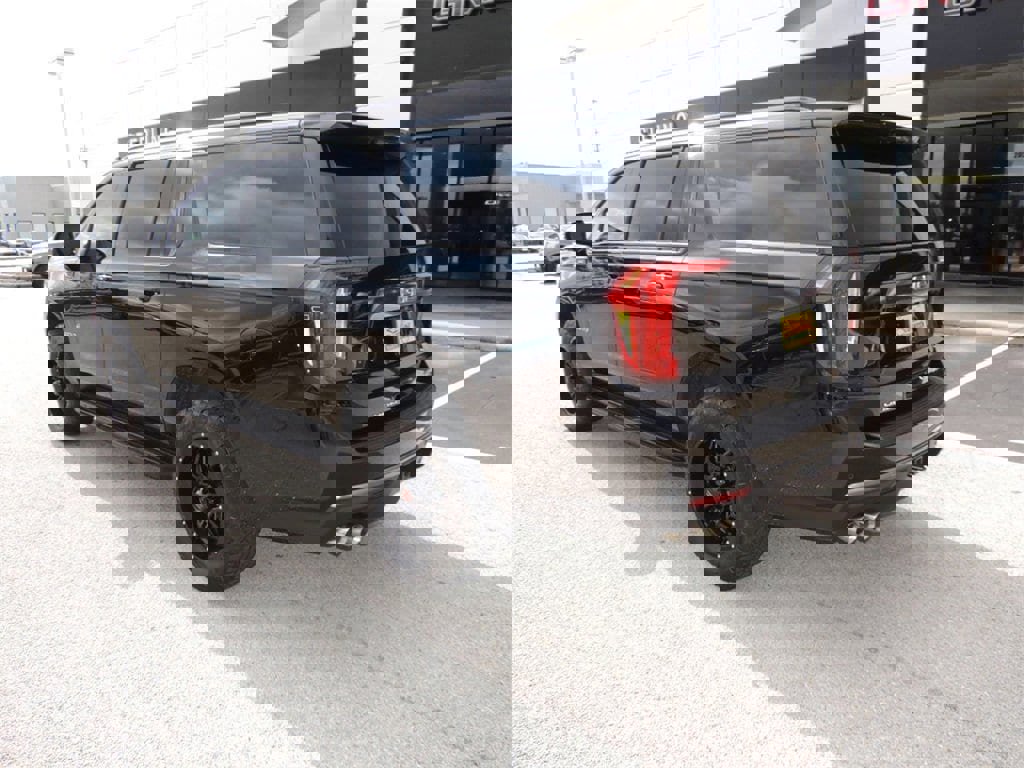 Certified 2023 GMC Yukon XL AT4 image 7