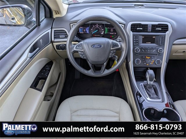 Used 2015 Ford Fusion SE image 16