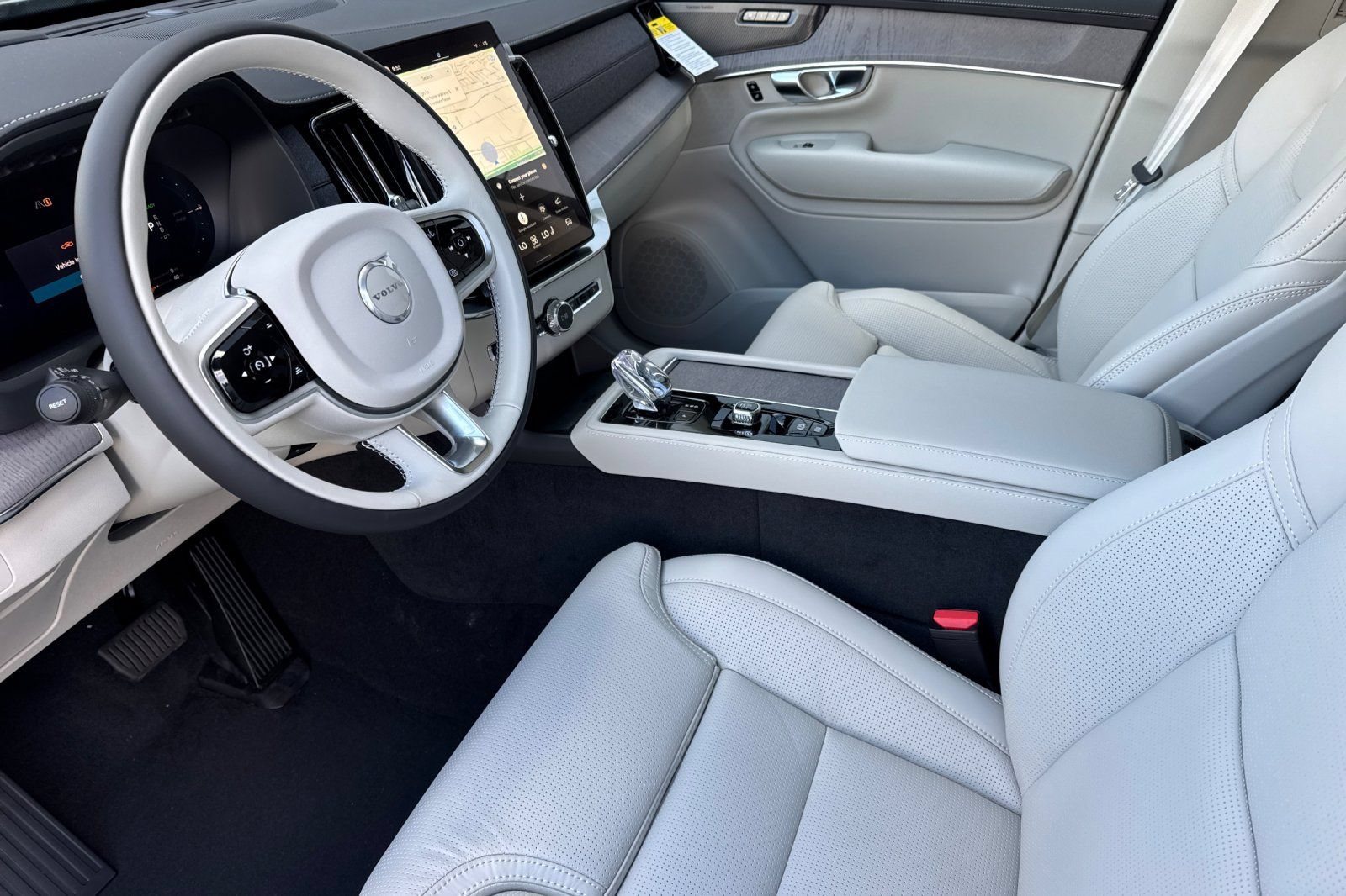 New 2026 Volvo XC90 T8 Ultra w/ Protection Package Premier AWD/4WD image 9