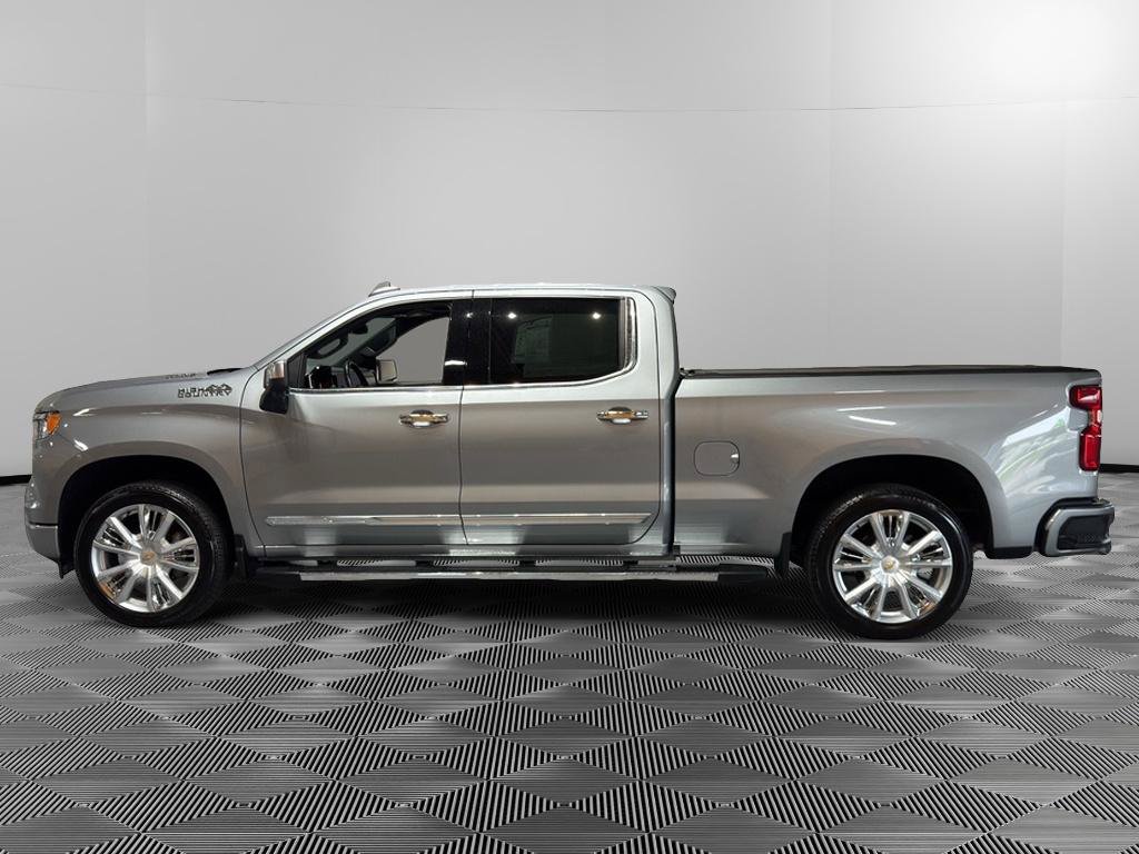 Used 2025 Chevrolet Silverado 1500 High Country w/ High Country Premium Package AWD/4WD image 2