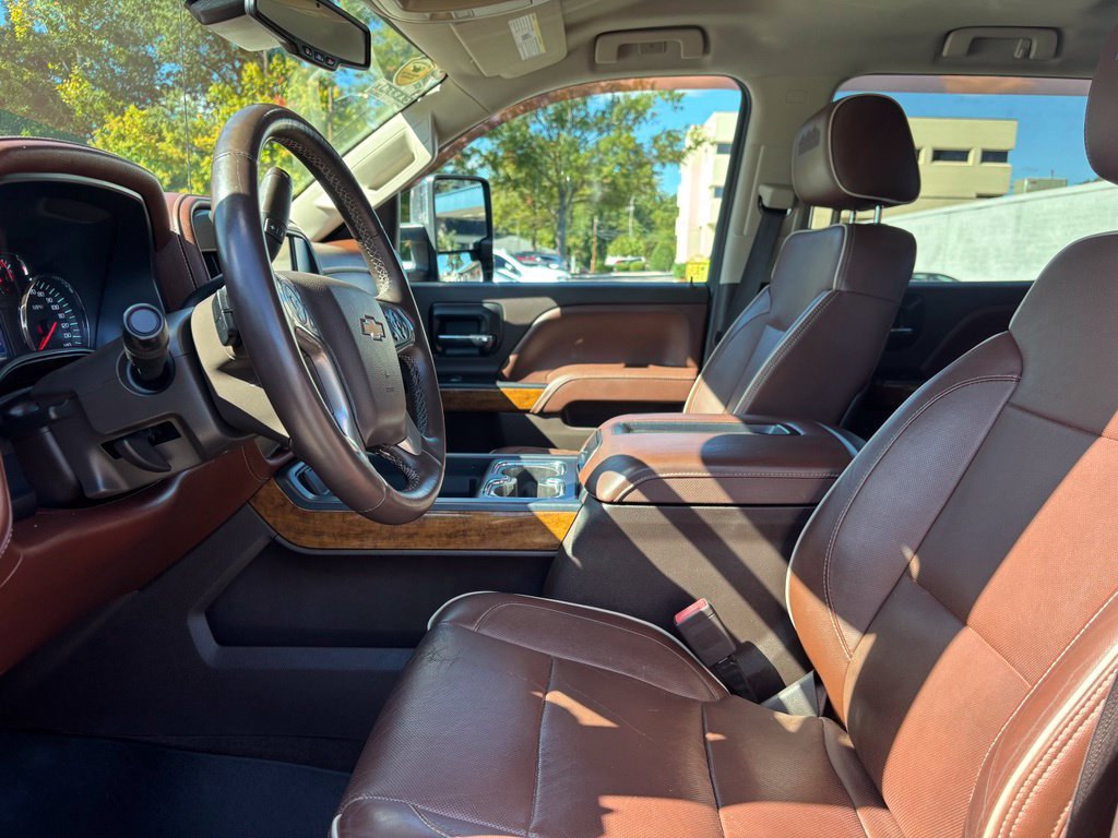 Used 2014 Chevrolet Silverado 1500 High Country w/ High Country Premium Package AWD/4WD image 19