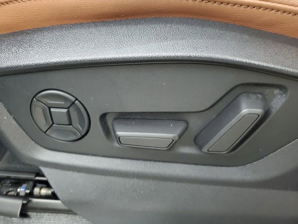 Used 2023 Audi Q8 Premium Plus image 21