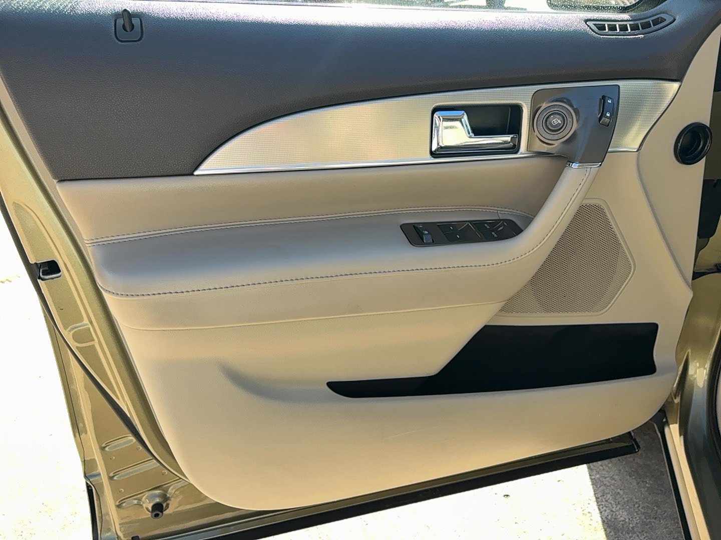 Used 2013 Lincoln MKX FWD image 21