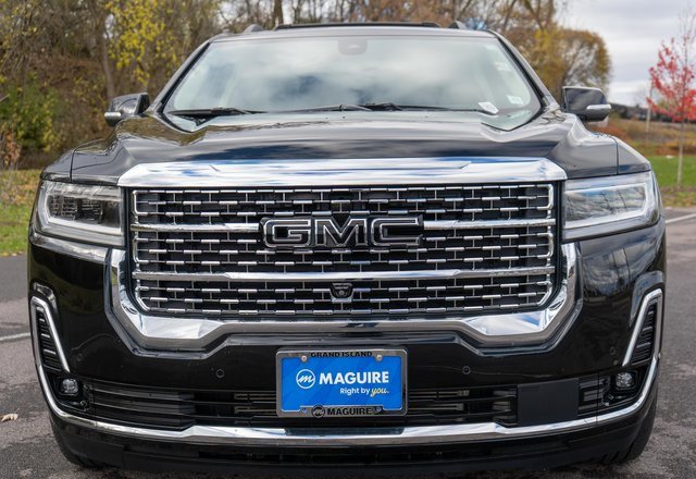 Used 2023 GMC Acadia Denali w/ Black Diamond Edition image 3