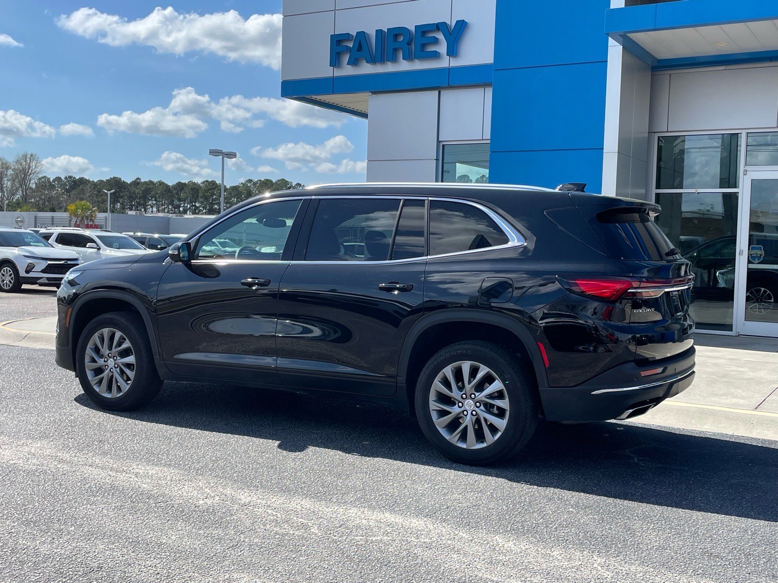 Used 2025 Buick Enclave Preferred image 3