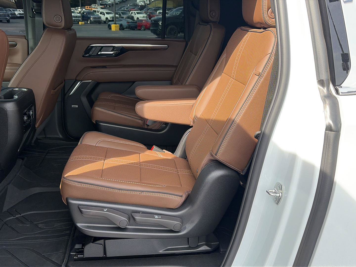 Used 2026 Chevrolet Suburban High Country AWD/4WD image 15