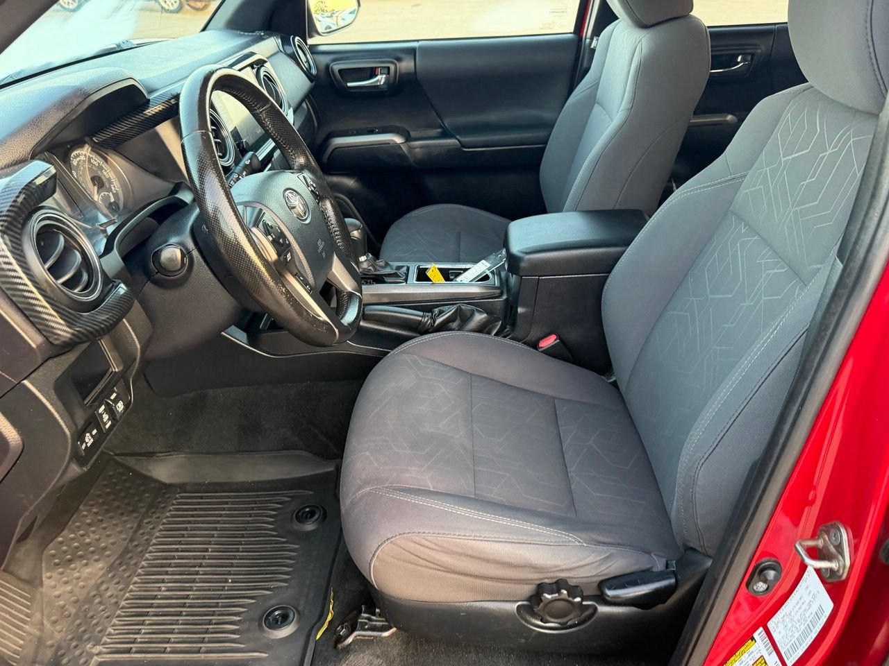 Used 2017 Toyota Tacoma TRD Off-Road w/ Tow Package (A/T) AWD/4WD image 29