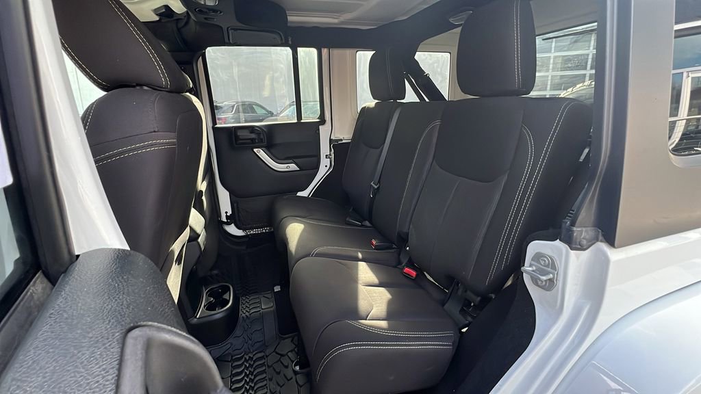 Used 2017 Jeep Wrangler Unlimited Sahara w/ Connectivity Group image 38