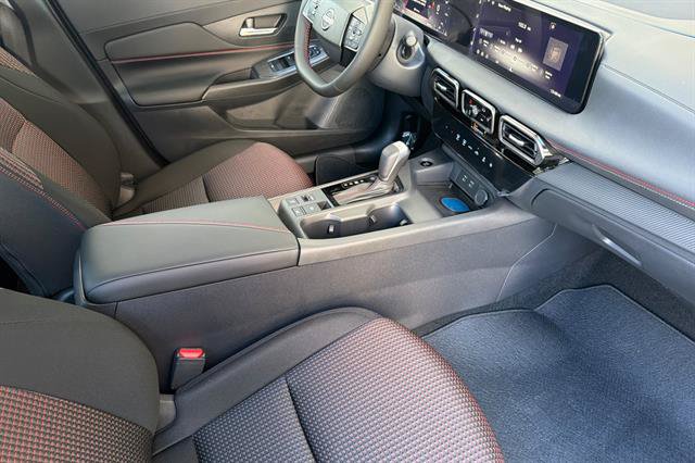 New 2027 Nissan Sentra SR w/ Floor Mat Package FWD image 16