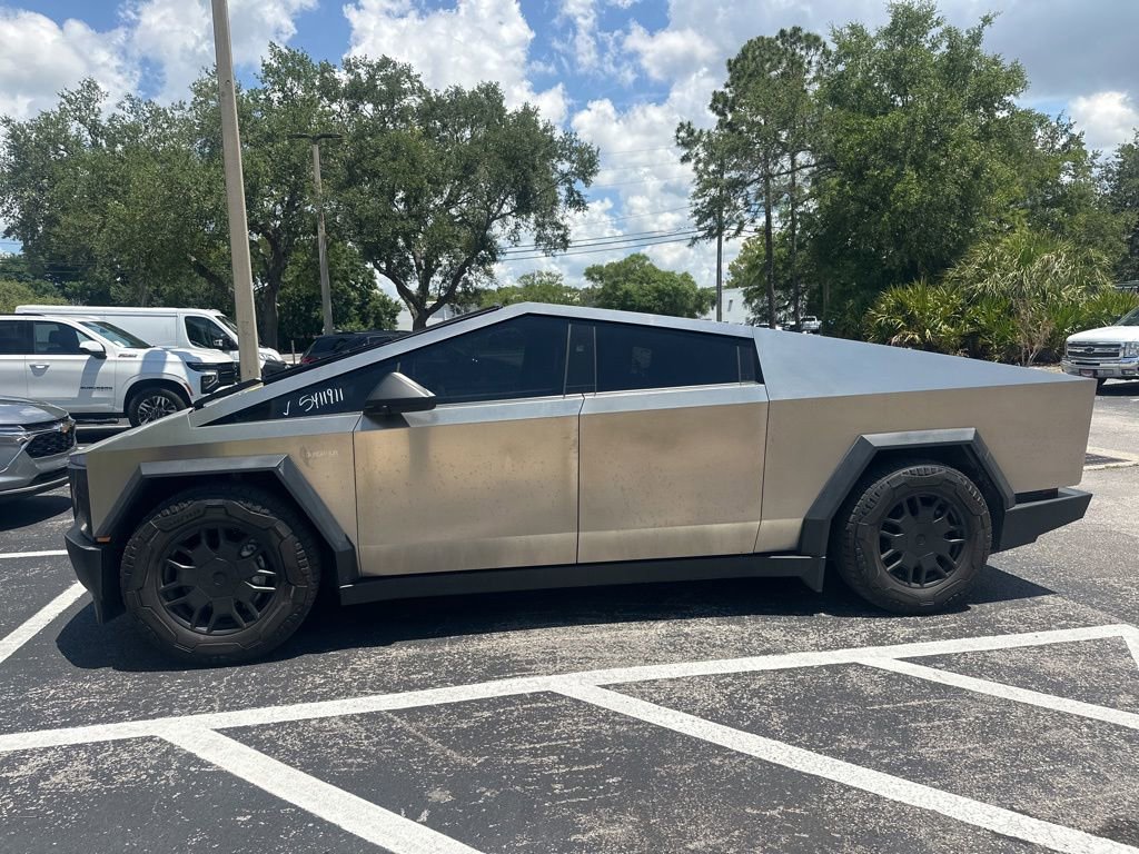 Used 2024 Tesla Cybertruck AWD Crew Cab image 3