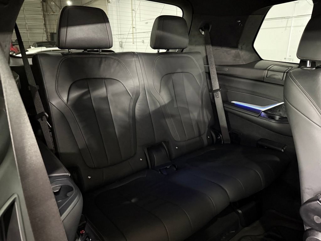 Used 2022 BMW X7 xDrive40i w/ M Sport Package AWD/4WD image 28