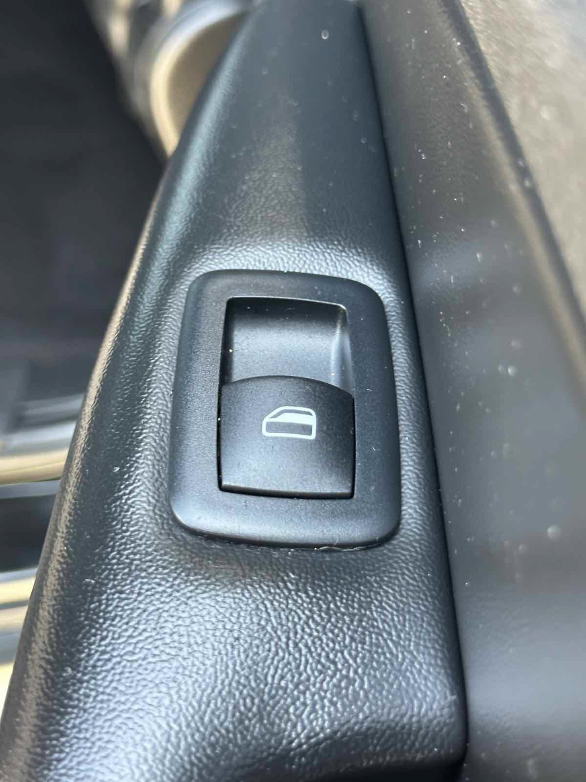Used 2019 Jeep Grand Cherokee Laredo RWD image 35